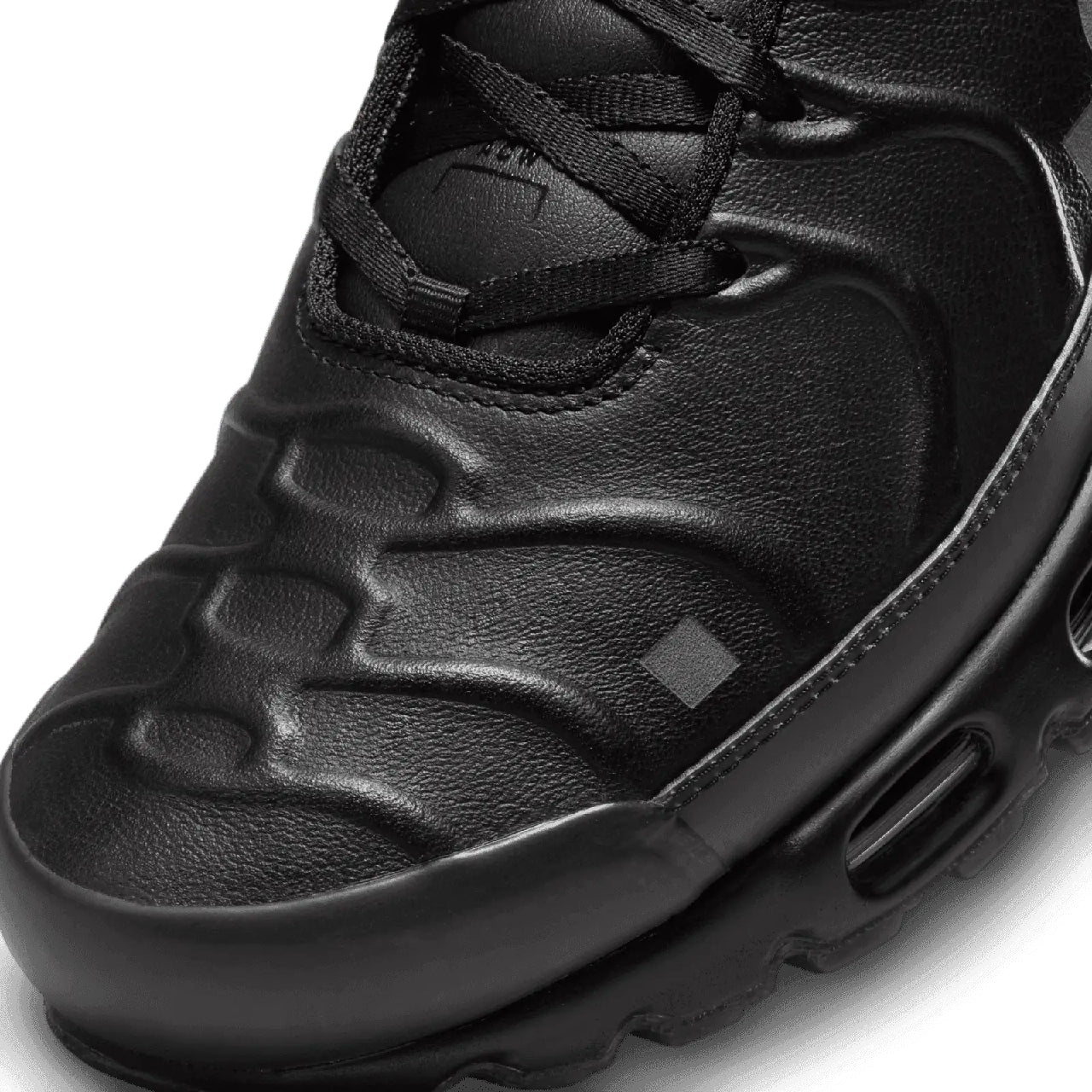 Nike air max plus black leather discount