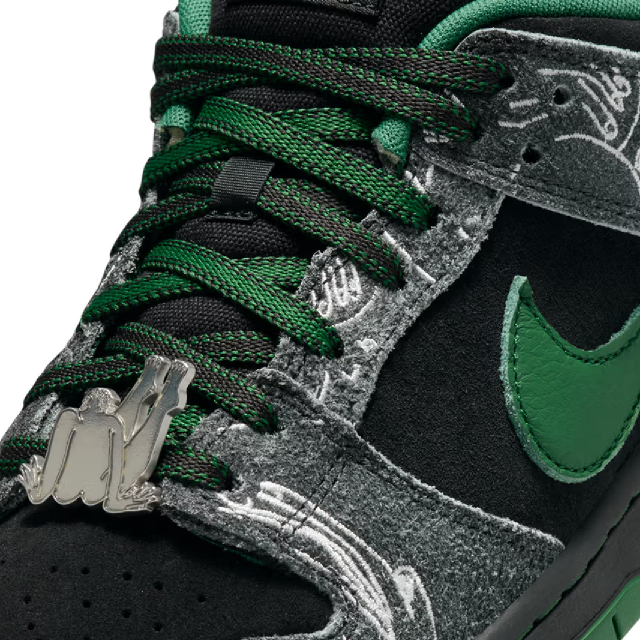 Nike SB Dunk Low There Skateboard - HF7743-001 - Detail